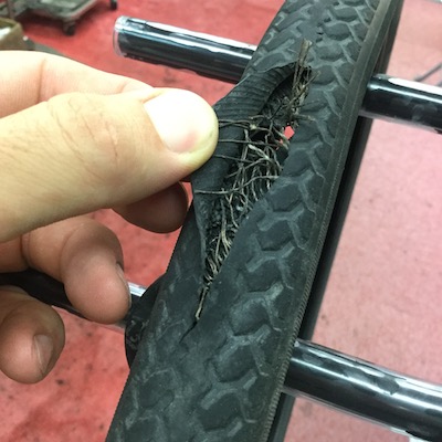 自転車タイヤ破裂　修理が増えてます