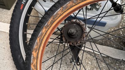 電動アシスト自転車　タイヤ交換